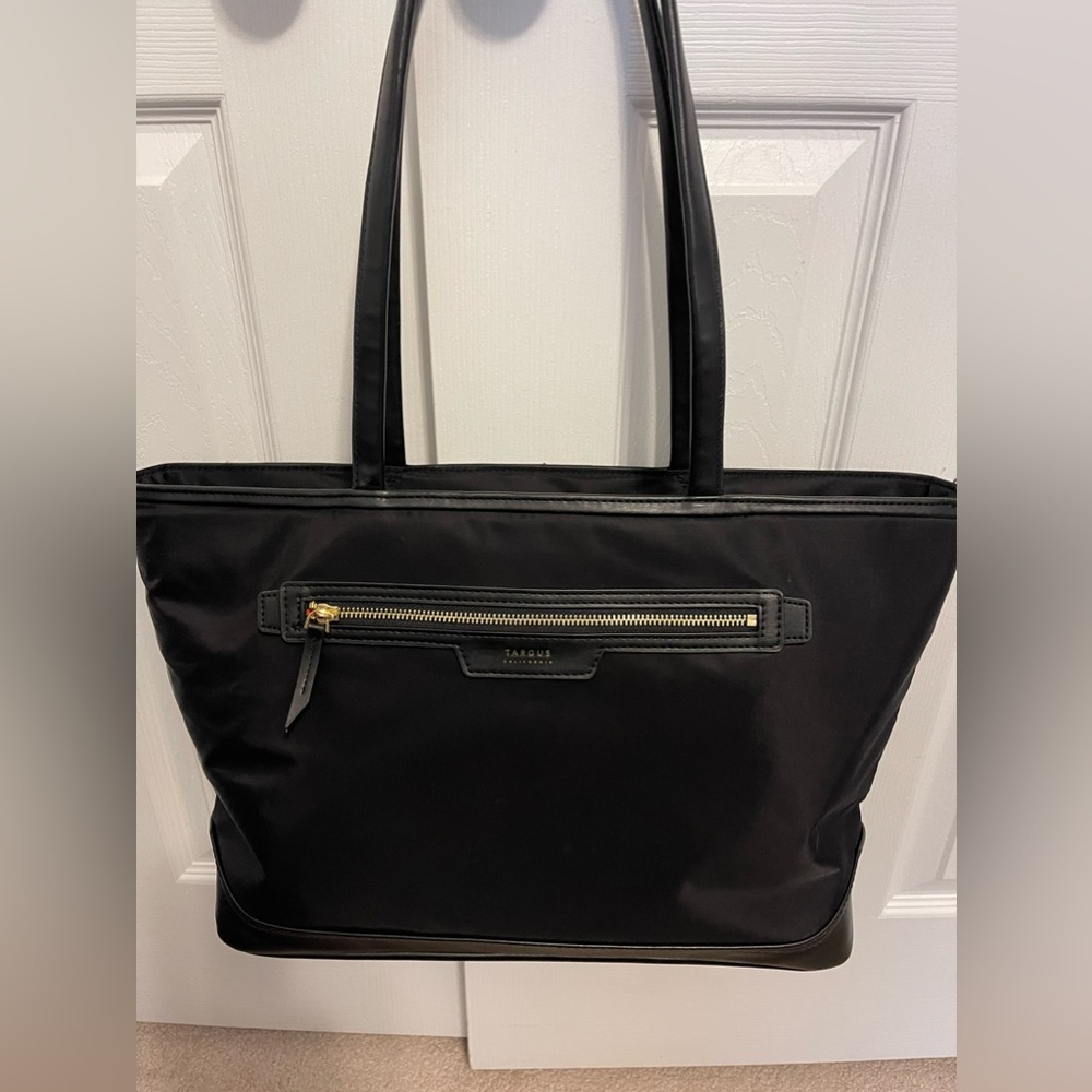 Targus 15" Newport® East-West Tote